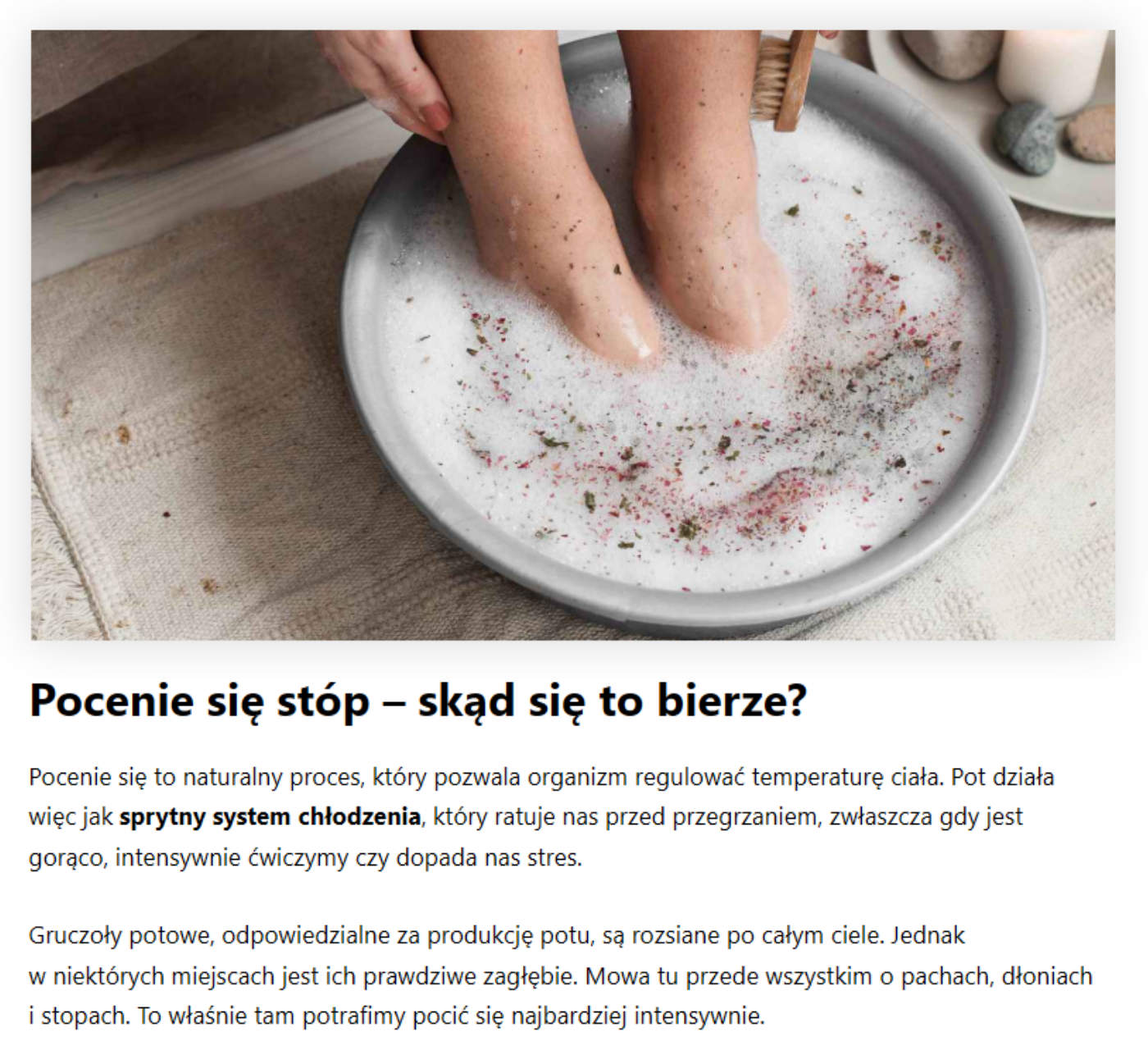 Fragment artykułu blogowego dla gabinetu podologicznego zoptymalizowanego pod SEO o nadpotliwości stóp i przyczynach.